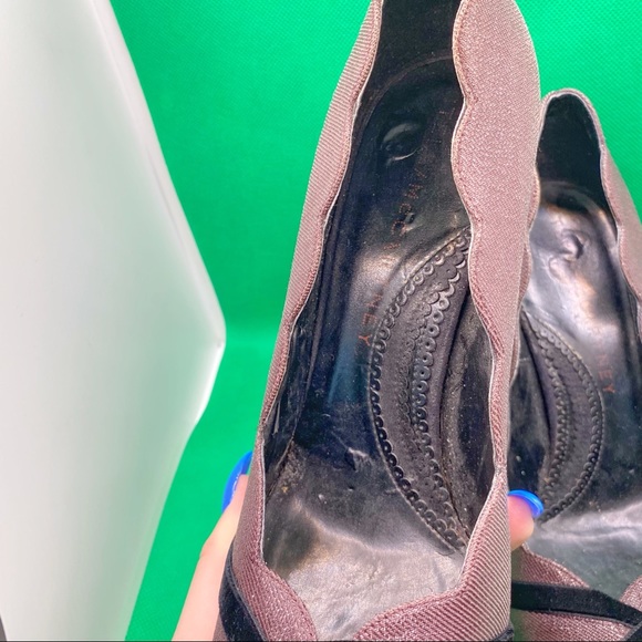 Stella McCartney Scallop Velvet Pointed Toe Heels - Picture 4 of 10